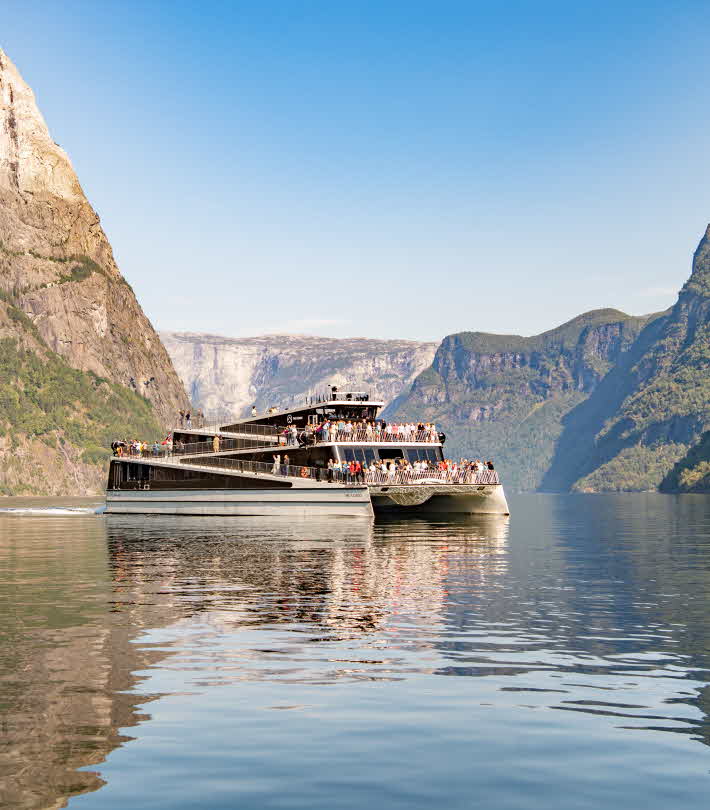 フィヨルドクルーズからネーロイフィヨルドを探索する Visit Flam