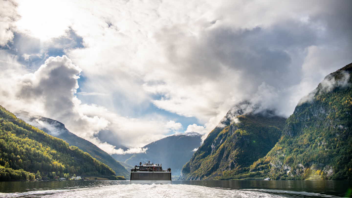Heilelektriske fartøyet Legacy of The Fjords på Nærøyfjorden