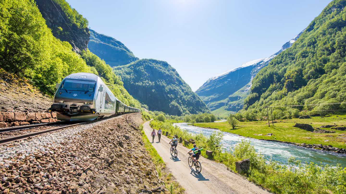 フロム渓谷のハイキングまたはバイク乗り Visit Flam